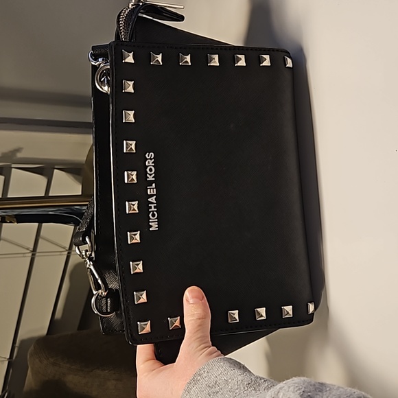 Michael Kors Selma Stud Crossbody bag. - Picture 8 of 8